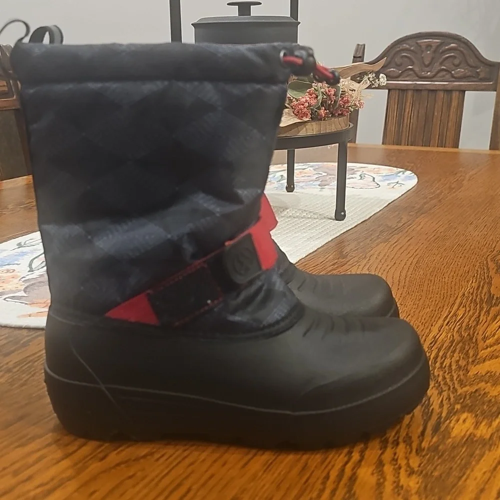 Northside 3m Thinsulate Kids Black and Red Winter Boots Size 1.